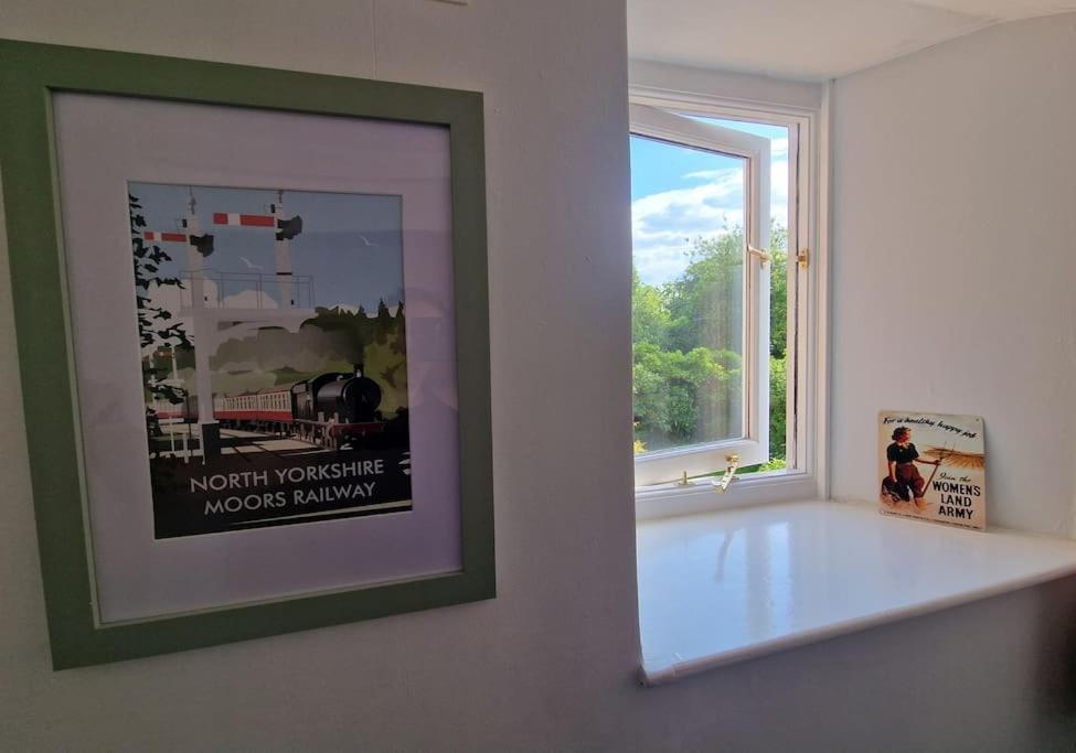 Black Cat Cottage - Central Pickering Grade 2 Listed Cottage エクステリア 写真