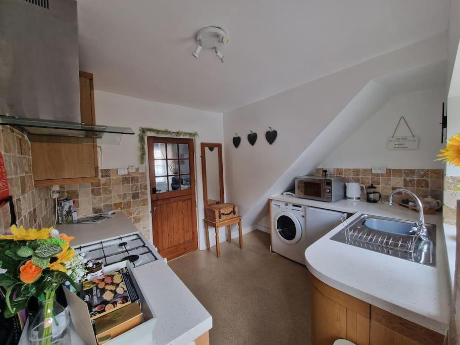 Black Cat Cottage - Central Pickering Grade 2 Listed Cottage エクステリア 写真