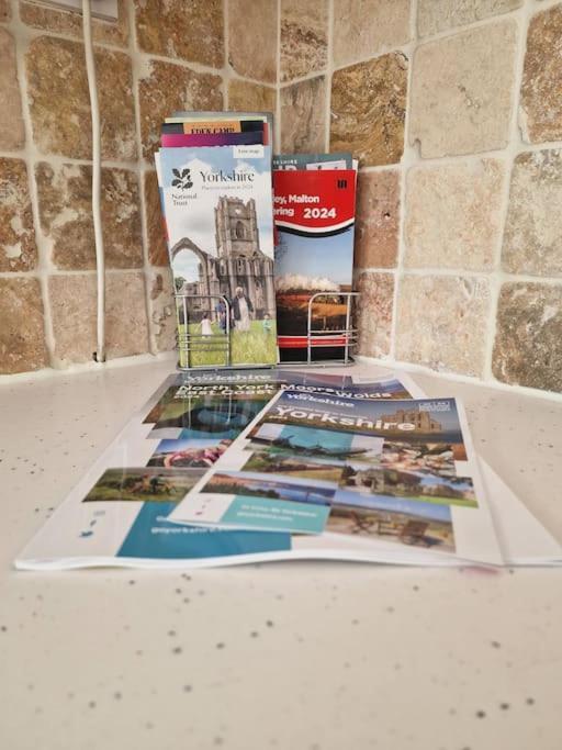 Black Cat Cottage - Central Pickering Grade 2 Listed Cottage エクステリア 写真